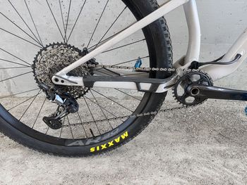 Used Orbea OIZ H10 TR 2023 Mountainbike, Light Gray — image 3 of 13