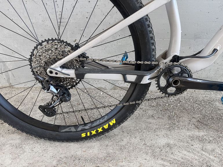 Used Orbea OIZ H10 TR 2023 Mountainbike, Light Gray — image 3 of 13
