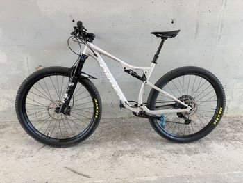 Used Orbea OIZ H10 TR 2023 Mountainbike, Light Gray — image 2 of 13