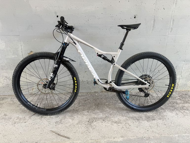 Used Orbea OIZ H10 TR 2023 Mountainbike, Light Gray — image 2 of 13