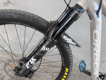 Used Orbea OIZ H10 TR 2023 Mountainbike, Light Gray — image 4 of 13