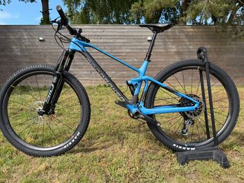 Used Mondraker F-PODIUM CARBON DC R 2023 2023 Mountainbike, Blue, 29 — image 2 of 9