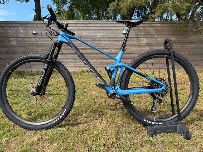 Used Mondraker F-PODIUM CARBON DC R 2023 2023 Mountainbike, Blue, 29 — image 2 of 9