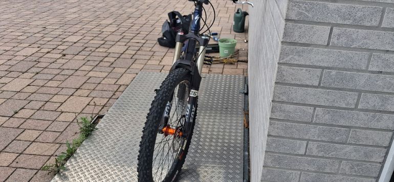 Used Specialized Enduro SL Comp 2008 2008 Mountainbike, Blue, 26 — image 4 of 13