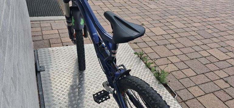 Used Specialized Enduro SL Comp 2008 2008 Mountainbike, Blue, 26 — image 8 of 13