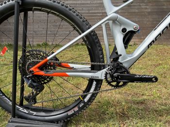 Used Mondraker RAZE CARBON R 2023 2023 Mountainbike, Light Gray, 29 — image 6 of 6