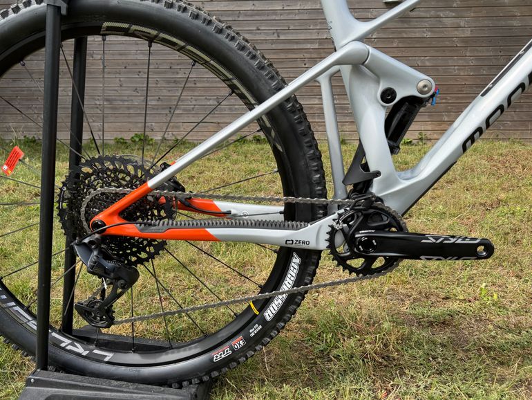 Used Mondraker RAZE CARBON R 2023 2023 Mountainbike, Light Gray, 29 — image 6 of 6