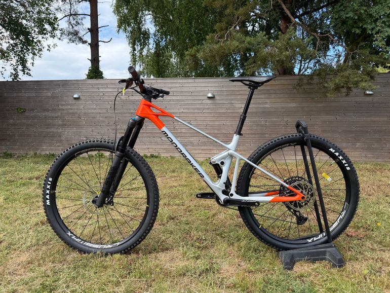 Used Mondraker RAZE CARBON R 2023 2023 Mountainbike, Light Gray, 29 — image 4 of 6