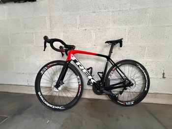 Used Trek Émonda SL 6 Disc 2022 2022 Road & Gravel, Black — image 2 of 7