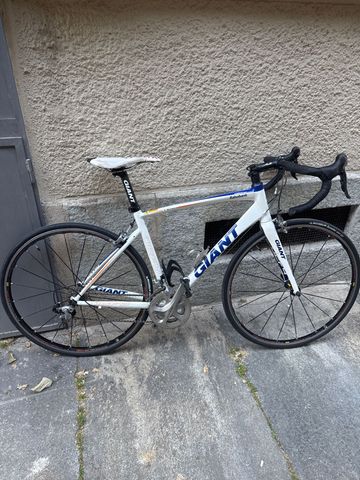 Used Giant Defy Shimano Ultegra 2013 Road & Gravel, White — image 2 of 13