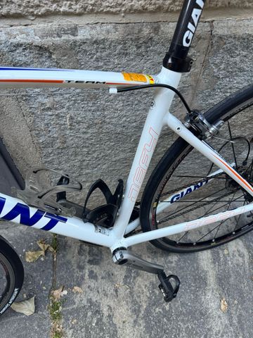 Used Giant Defy Shimano Ultegra 2013 Road & Gravel, White — image 7 of 13