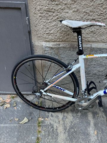 Used Giant Defy Shimano Ultegra 2013 Road & Gravel, White — image 6 of 13