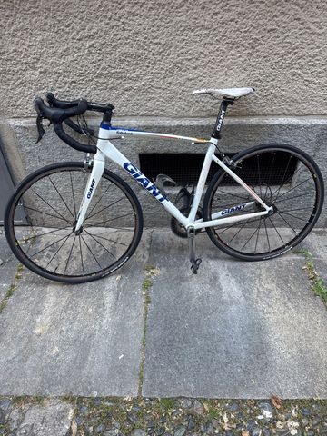 Used Giant Defy Shimano Ultegra 2013 Road & Gravel, White — image 1 of 13