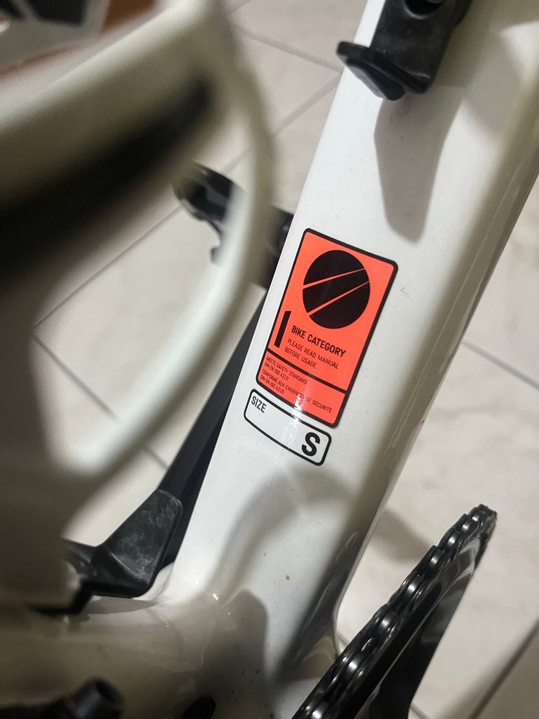 Used Canyon Ultimate CF SLX 8 Di2 Speed 2025 2025 Road & Gravel, White — image 6 of 8