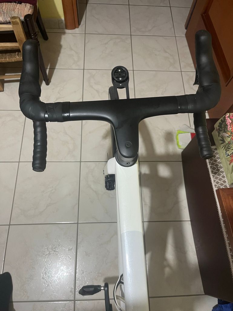 Used Canyon Ultimate CF SLX 8 Di2 Speed 2025 2025 Road & Gravel, White — image 4 of 8