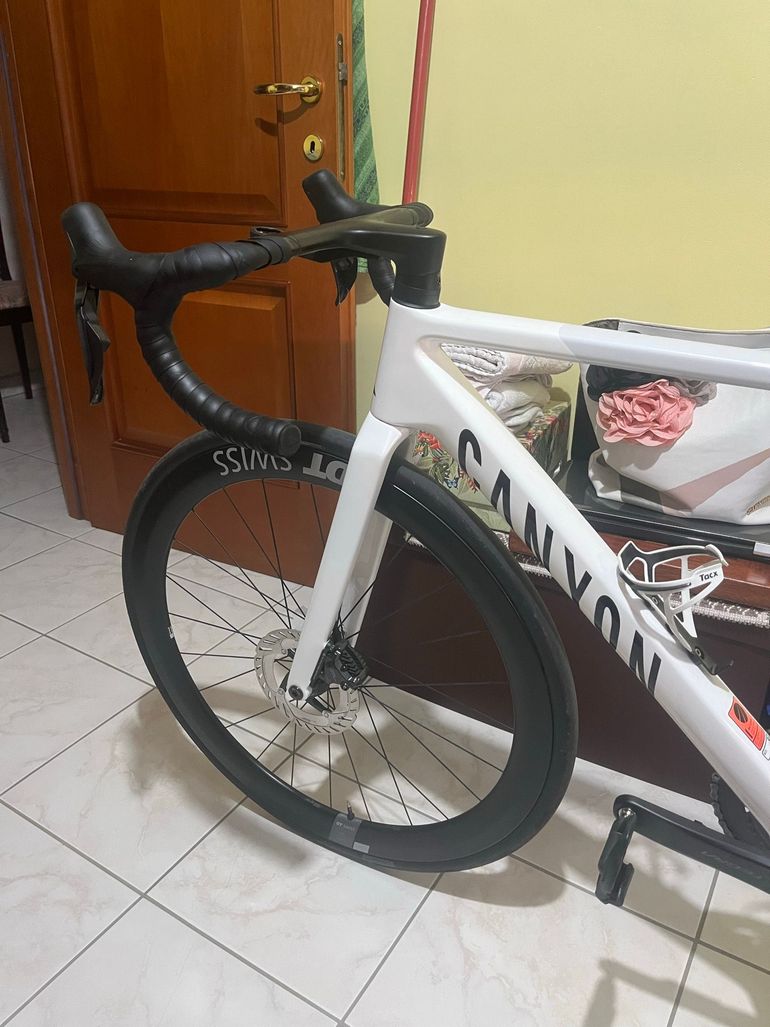 Used Canyon Ultimate CF SLX 8 Di2 Speed 2025 2025 Road & Gravel, White — image 3 of 8