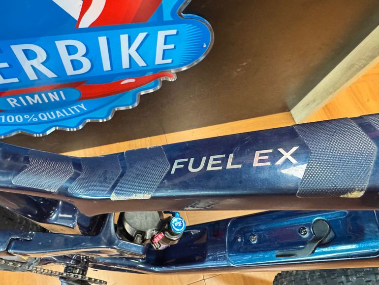 Used Trek Fuel EX 9.8 XT Gen 6 2023 2023 Mountainbike, Blue, 29 — image 4 of 37
