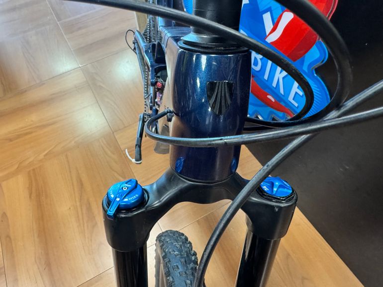 Used Trek Fuel EX 9.8 XT Gen 6 2023 2023 Mountainbike, Blue, 29 — image 25 of 37