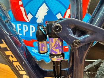 Used Trek Fuel EX 9.8 XT Gen 6 2023 2023 Mountainbike, Blue, 29 — image 31 of 37