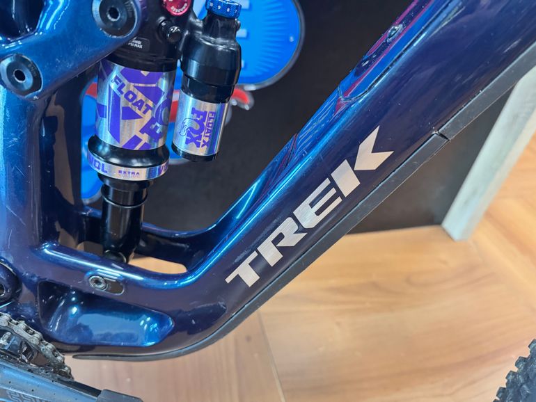 Used Trek Fuel EX 9.8 XT Gen 6 2023 2023 Mountainbike, Blue, 29 — image 2 of 37