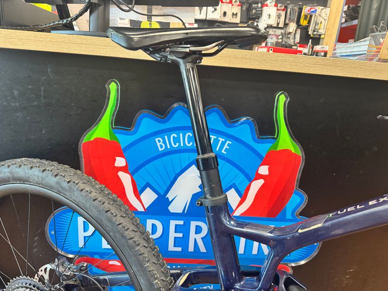 Used Trek Fuel EX 9.8 XT Gen 6 2023 2023 Mountainbike, Blue, 29 — image 10 of 37