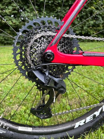 Used Canyon Exceed CF 7 2021 2021 Mountainbike, Red, 29 — image 2 of 9