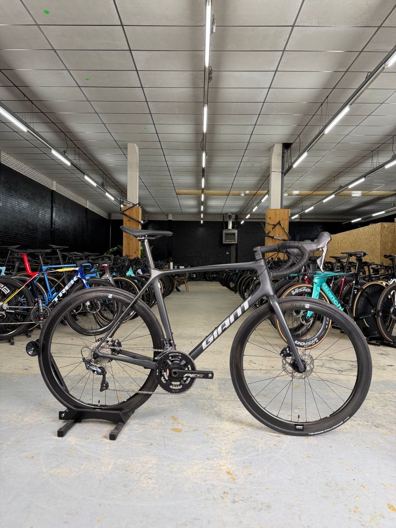 Used Giant TCR Advanced Pro 1 Disc 2021 2021 Road & Gravel, Black — image 1 of 26