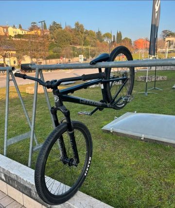 Cannondale Dave Dirt Jump 2021 2021 Mountainbike usato, Nero — immagine 1 di 3