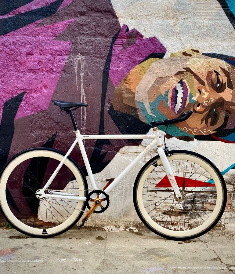 Used Custom Custom Urban, White — image 1 of 6