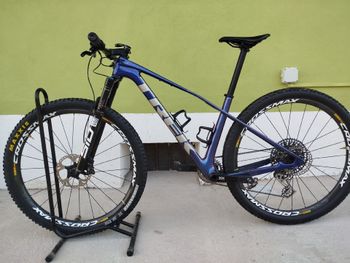Used Trek Procaliber 9.7 AXS Gen 3 2025 2025 Mountainbike, Blue — image 2 of 9