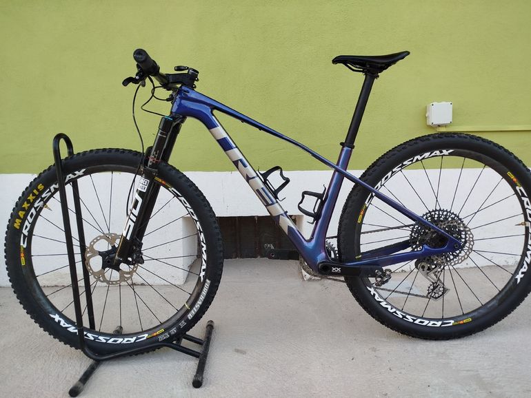Used Trek Procaliber 9.7 AXS Gen 3 2025 2025 Mountainbike, Blue — image 2 of 9