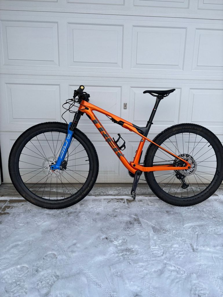 Używany Trek Supercaliber 9.7 Gen 1 2023 2023 Mountainbike — zdjęcie 2 z 3