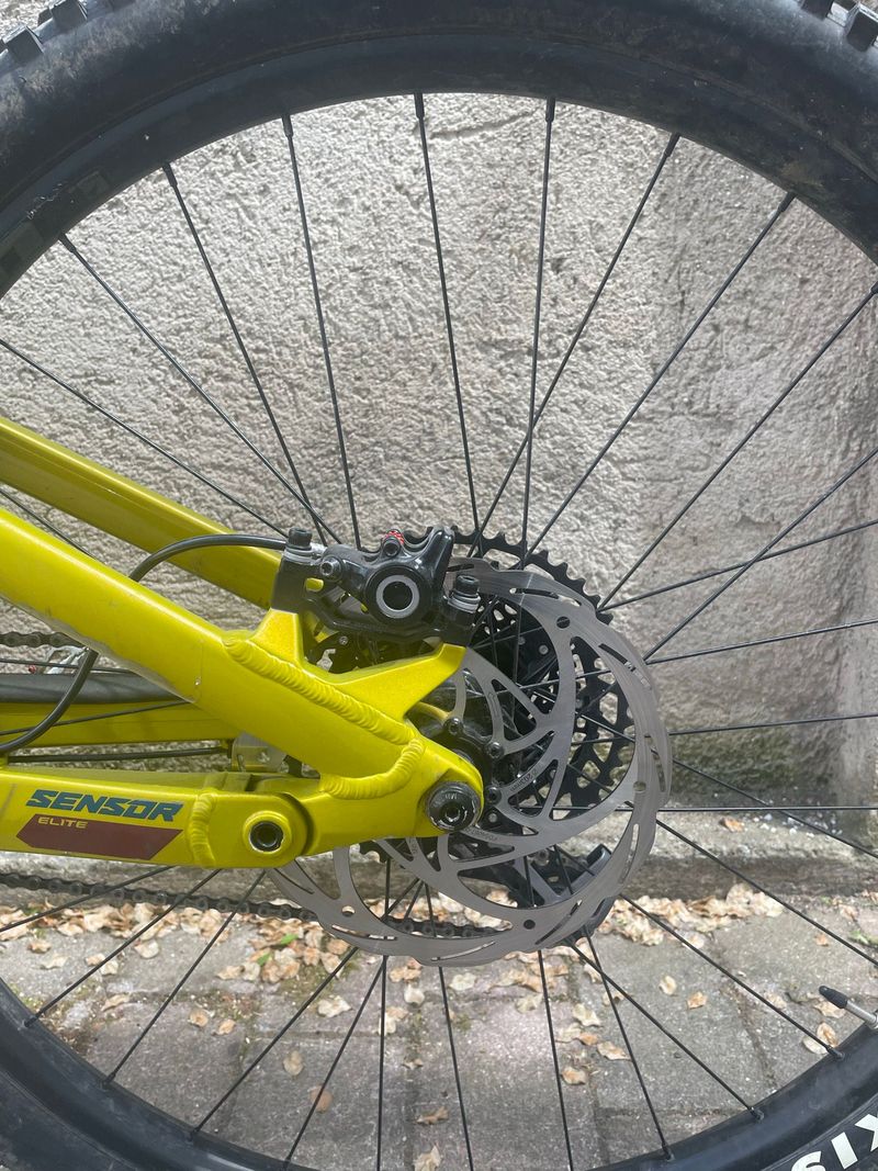 GT Sensor Carbon Elite 2020 2020 Mountainbike d'occasion — image 9 sur 20