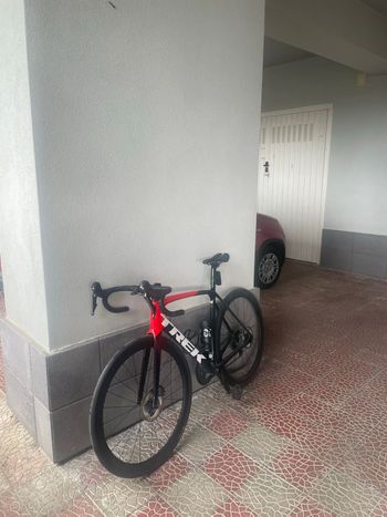 Used Trek Émonda SL 6 Disc Pro 2022 2022 Road & Gravel, Red — image 4 of 4