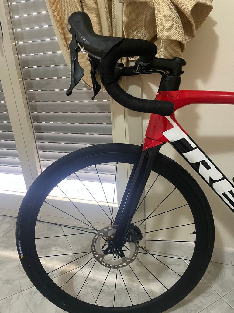 Used Trek Émonda SL 6 Disc Pro 2022 2022 Road & Gravel, Red — image 3 of 4