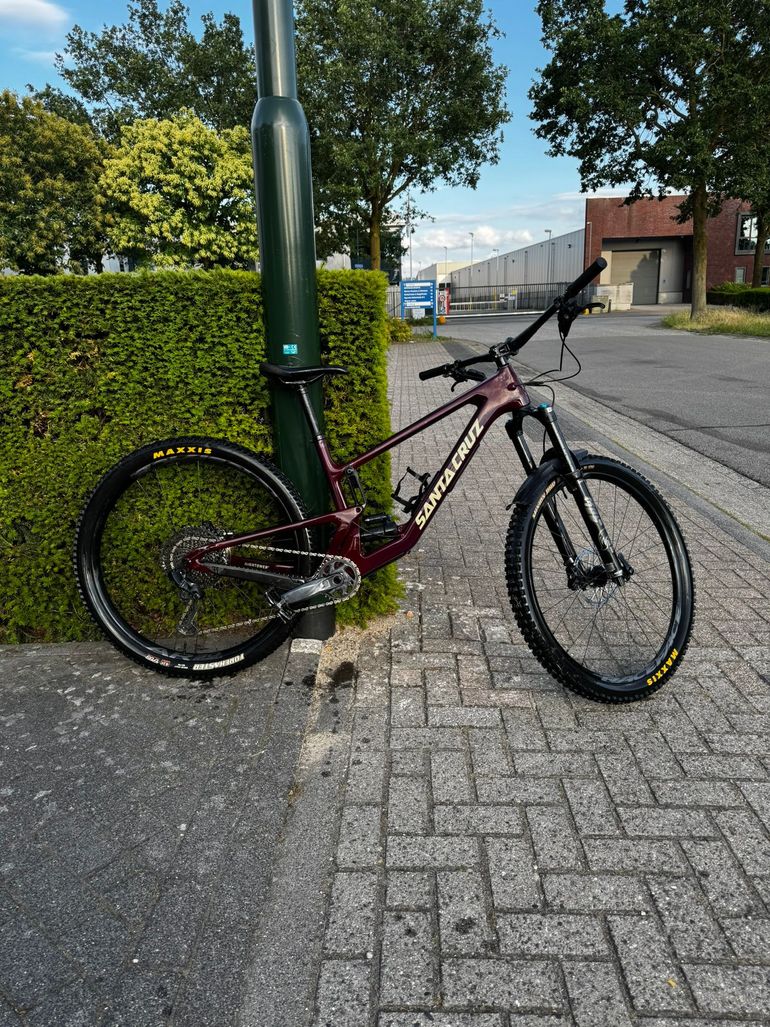 Santa Cruz HIGHTOWER S / Carbon C 2023 2023 Mountainbike d'occasion — image 2 sur 13