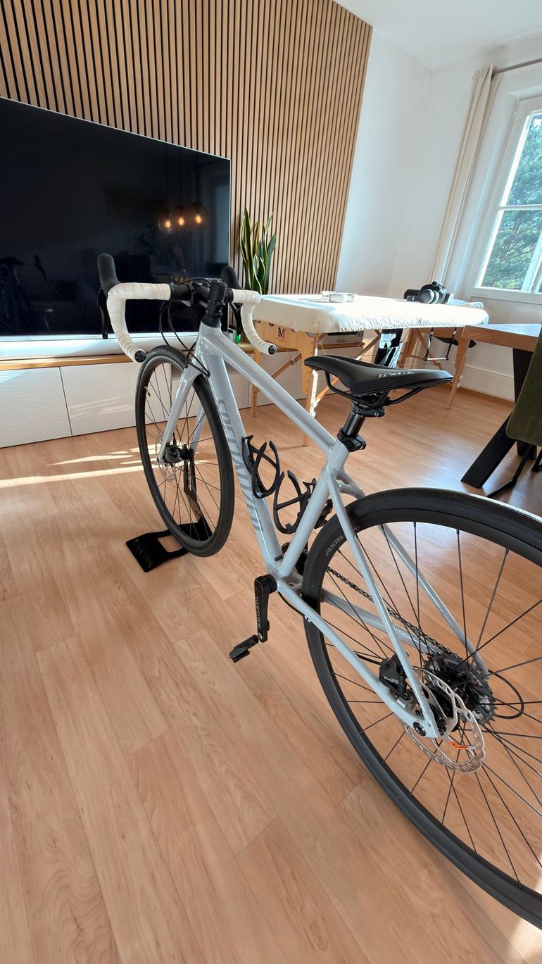 Used Specialized Allez Sport 2024 2024 Road & Gravel, Light Gray — image 7 of 9