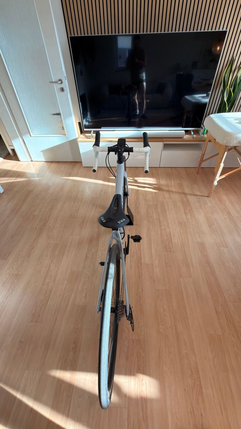 Used Specialized Allez Sport 2024 2024 Road & Gravel, Light Gray — image 5 of 9