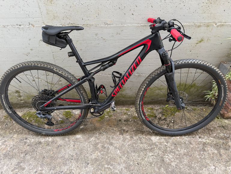 Used Specialized Men's Epic Comp Carbon 2018 2018 Mountainbike, Black, 29 — image 1 of 7