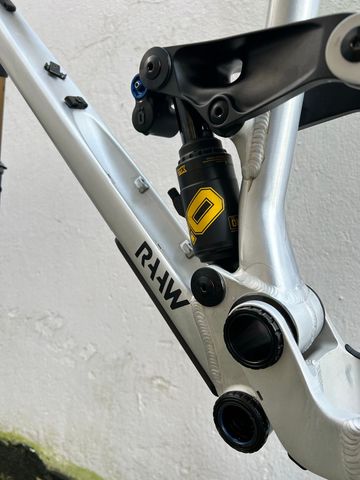 Used RAAW Jibb V1 Frame Kit 2024 Frameset 2024 Mountainbike, Light Gray, 29 — image 3 of 7