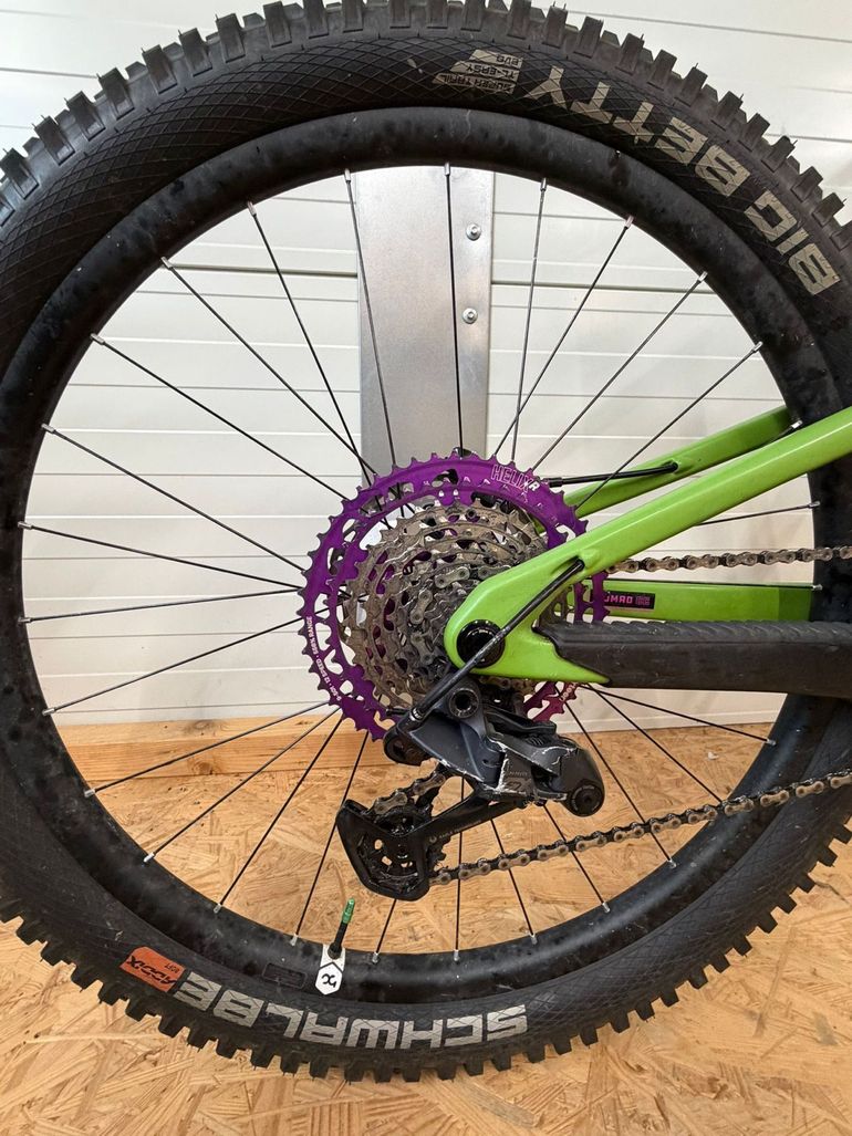 Gebrauchtes Santa Cruz NOMAD X01 / Air / Carbon CC / 27.5 2022 2022 Mountainbike, Grün, 27.5 — Bild 2 von 8