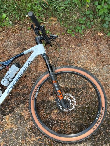 Gebrauchtes Orbea OIZ M21 2024 2024 Mountainbike, Weiß, 29 — Bild 2 von 3