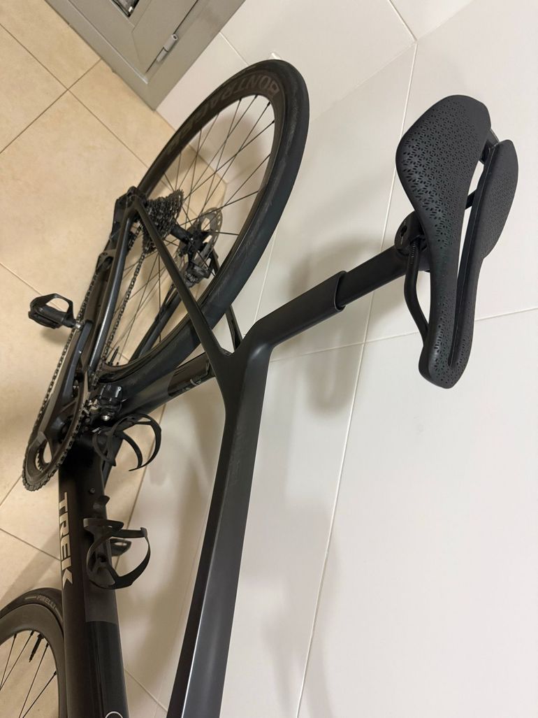 Used Trek Madone SLR 7 Gen 8 2025 2025 Road & Gravel, Black — image 12 of 14