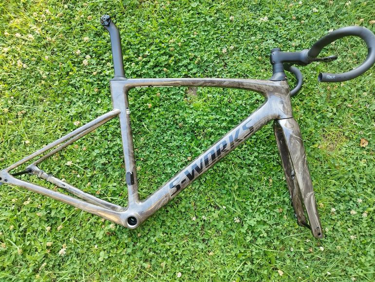Used Specialized S-Works Roubaix SL8 - Shimano Dura-Ace Di2 2025 Frameset 2025 Road & Gravel, Light Gray — image 8 of 12