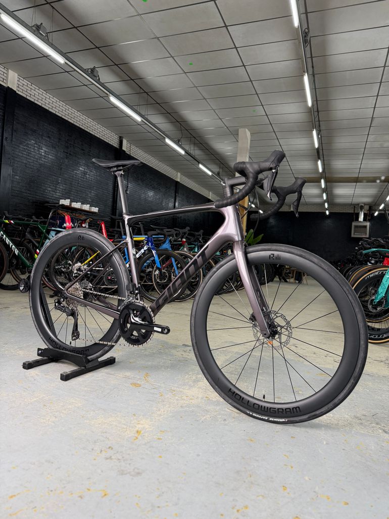 Used Giant Defy Advanced 1 2023 2023 Road & Gravel, Light Gray — image 2 of 24