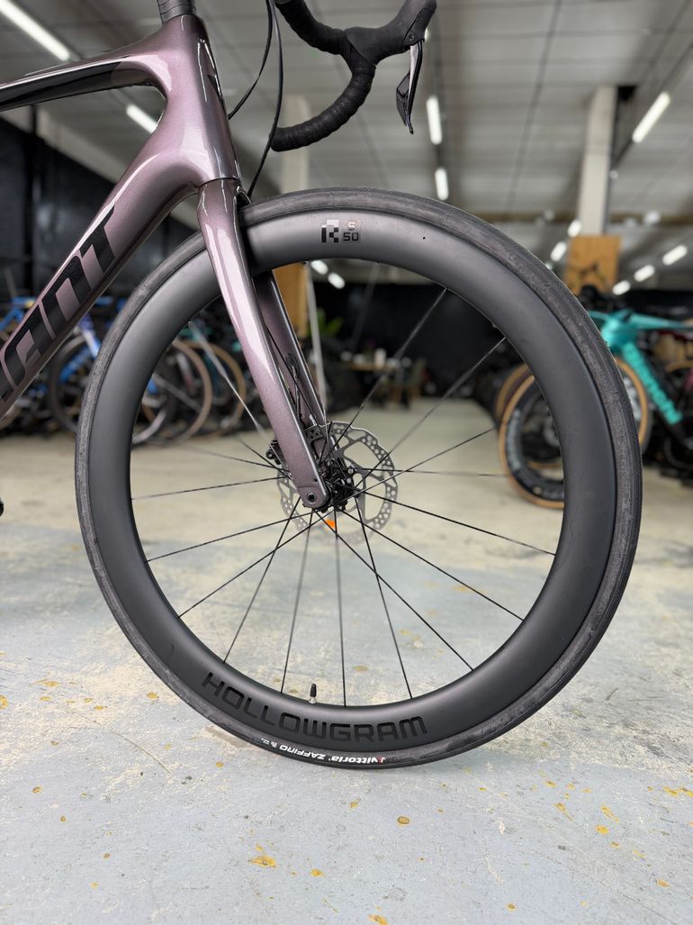 Used Giant Defy Advanced 1 2023 2023 Road & Gravel, Light Gray — image 4 of 24