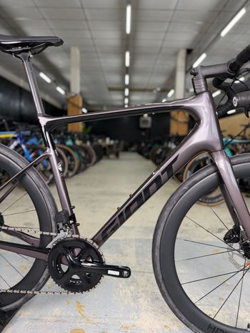 Used Giant Defy Advanced 1 2023 2023 Road & Gravel, Light Gray — image 15 of 24