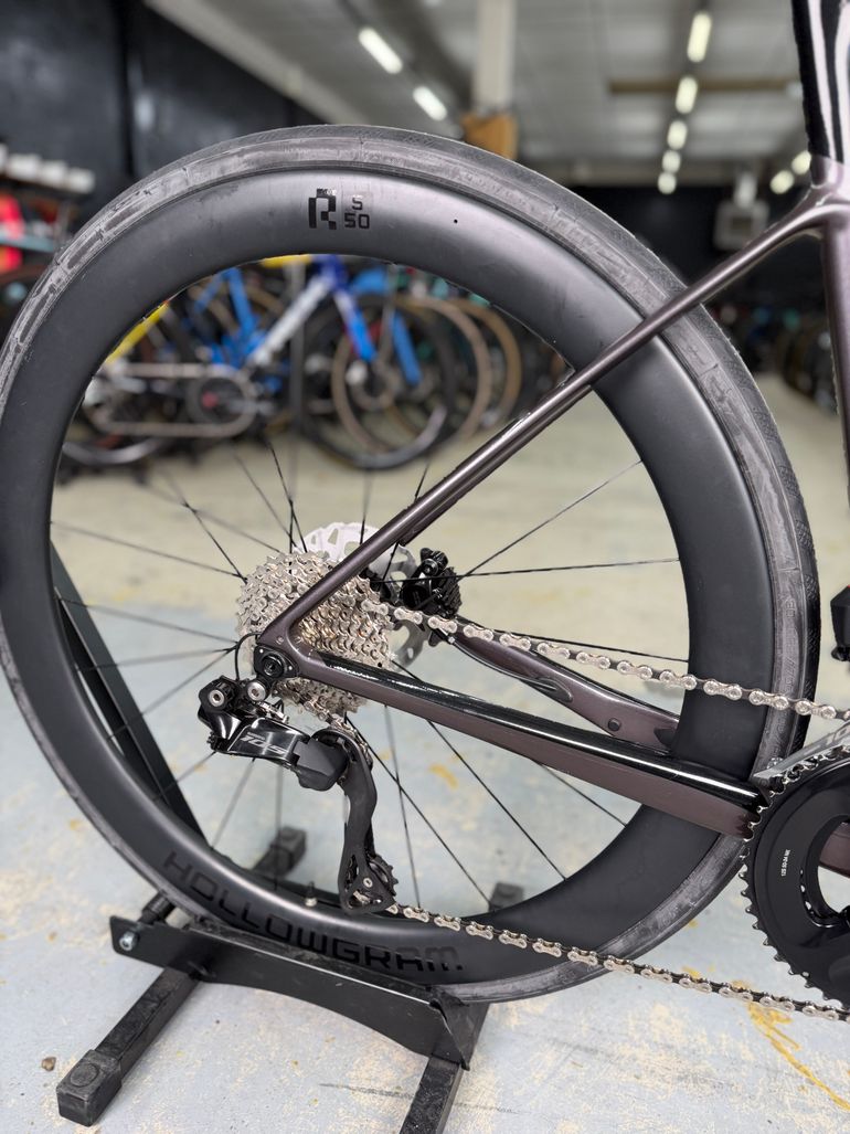 Used Giant Defy Advanced 1 2023 2023 Road & Gravel, Light Gray — image 11 of 24
