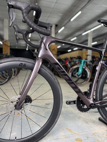Used Giant Defy Advanced 1 2023 2023 Road & Gravel, Light Gray — image 17 of 24