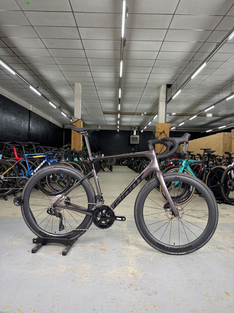 Used Giant Defy Advanced 1 2023 2023 Road & Gravel, Light Gray — image 1 of 24
